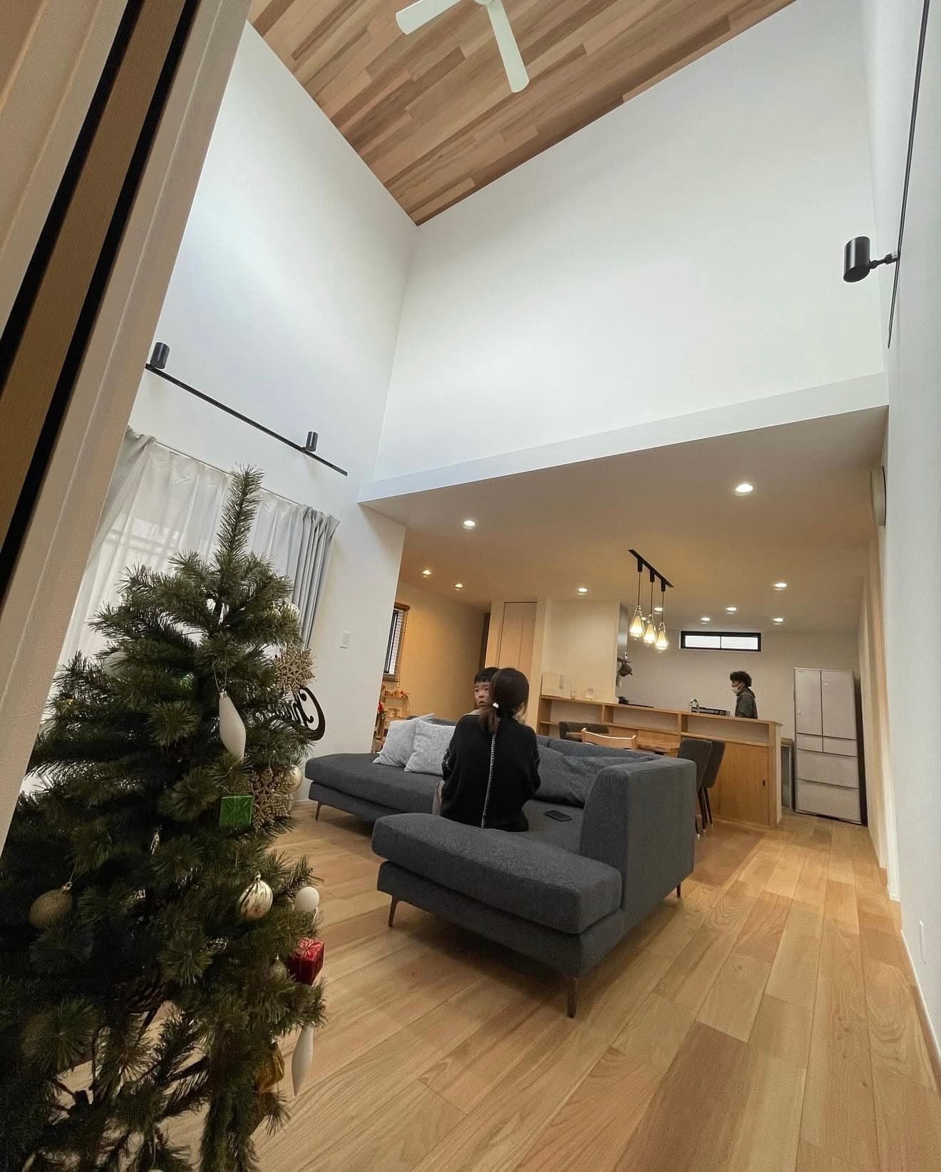 吹き抜けのリビング