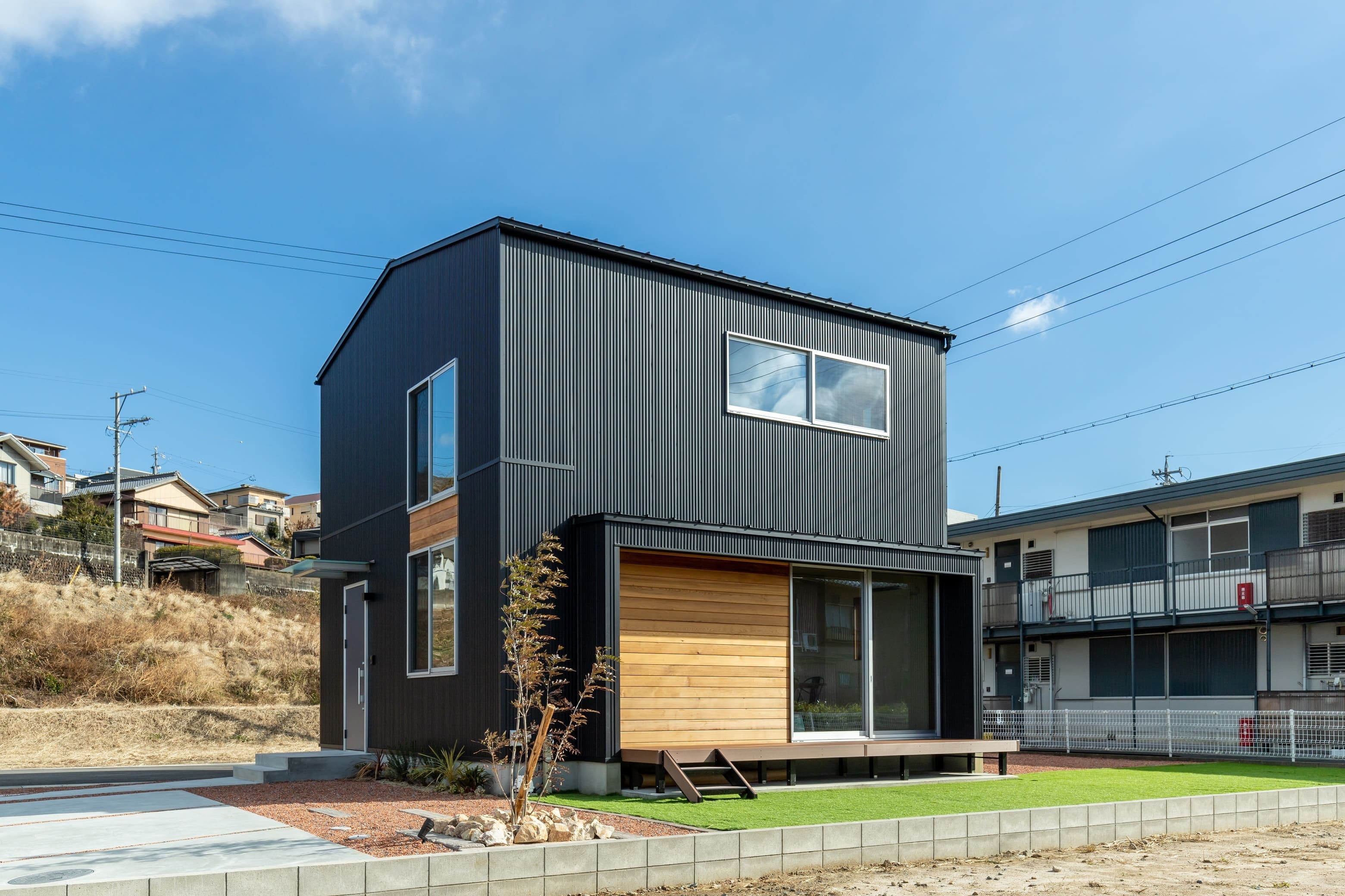 ブラックモダン住宅